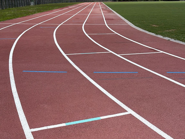 Track lanes and start markings.